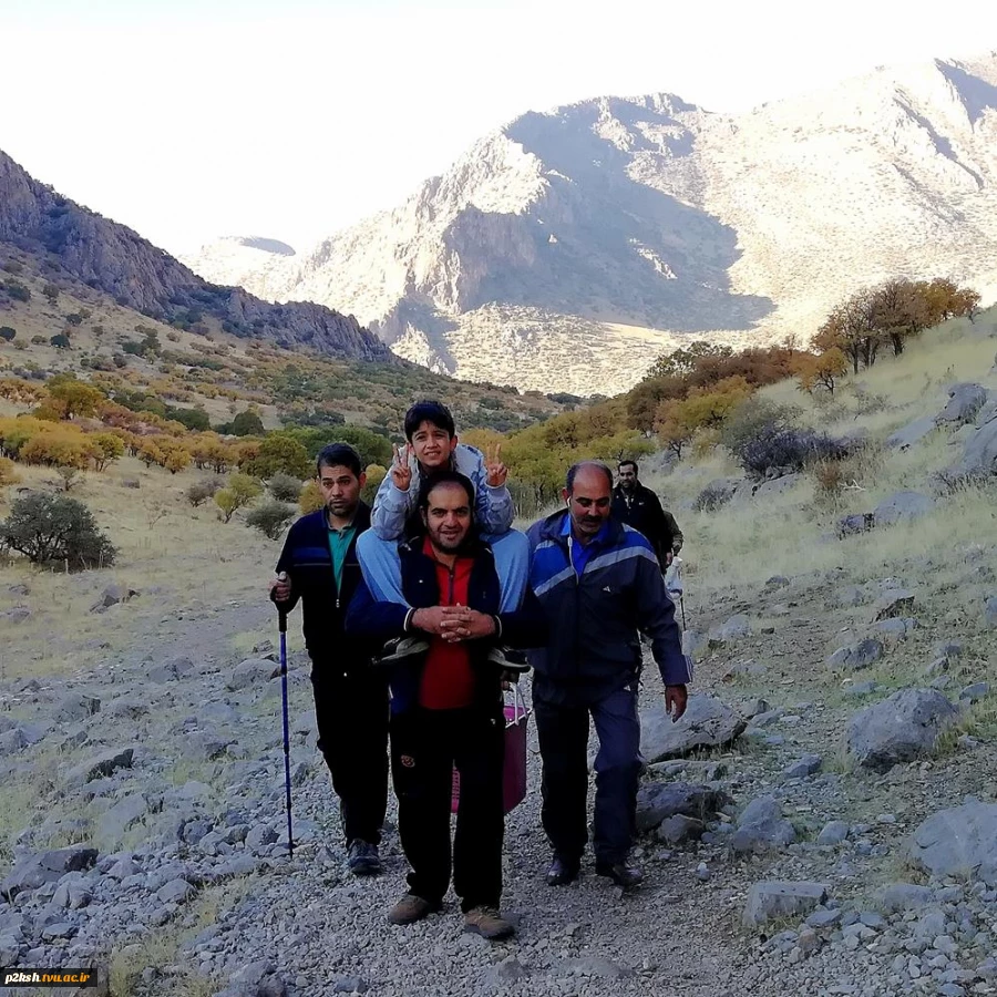 کوه پیمایی پیشکسوتان، اساتید و کارکنان آموزشکده ، استانداری و آموزش و پرورش در منطقه تنگ بزاز خانه کرمانشاه 8